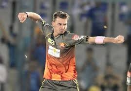 Is Sunrisers' bowling attack too much dependent on Dale Steyn?